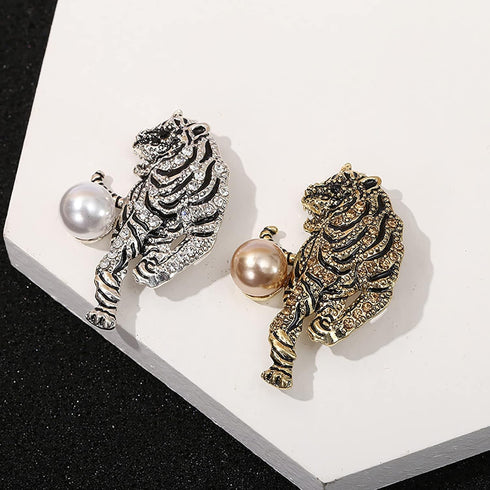 Rhinestone Crystal Tiger Brooch Pin,Enamel Animal Tiger Pearl Suit Lapel Pin Lion Coat Collar Brooch Badge Jewelry for Women Men...