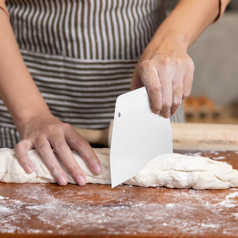 YARNOW Bench Scraper 2 PCS Plastic Dough Scrapers, Multipurpose Food Scrappers, Food- Grade Bench Scrapers for Dough Cake Bread Fondant Icing (Whi...