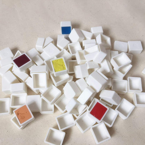 120pcs Empty Half Pans Plastic Paint Kits with Magnetic Square for Watercolor Oils Or Acrylics Paint Travel Tin Case DIY Watercolor Palette Art Dr...