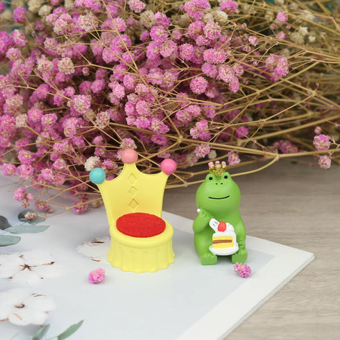 Miniature Frog Eating Cake Figurine - Funny Frog Sculpture for Shelf, Desk Decoration - Perfect Cute Frog Gift for Frog Lovers(Crown Sofa)...