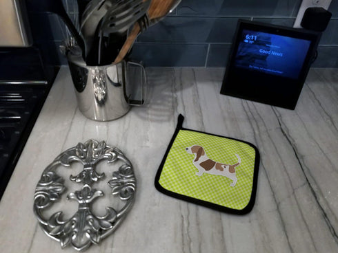 Caroline's Treasures BB3802PTHD Basset Hound Checkerboard Green Pair of Pot Holders Kitchen Heat Resistant Pot Holders Sets Oven Hot Pads for Cook...