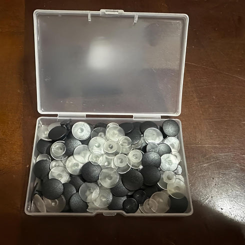 JIANYI Buckle Plastic Button, 100PCS Shoe Charm Buttons Round Buttons DIY Shoes Charm Accessories for Kids, Wristband Charm Backs (Black & Transpa...