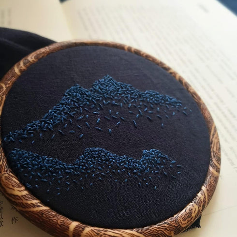 8 Pcs/Set Mini Embroidery Hoops 3 Inch Round Imitated Wood Plastic Display Frame Reusable Circle Cross Stitch Hoop Ring for Art Craft Sewing and H...