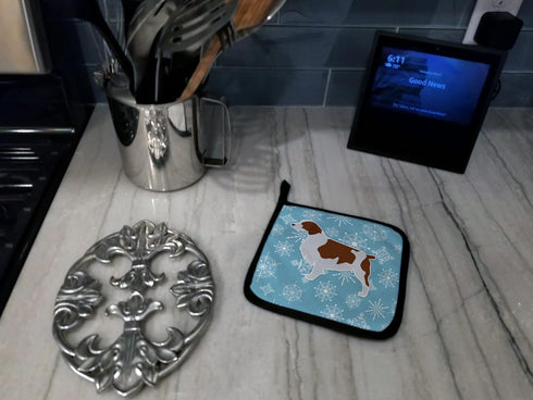 Caroline's Treasures BB3500PTHD Winter Snowflake Welsh Springer Spaniel Pair of Pot Holders Kitchen Heat Resistant Pot Holders Sets Oven Hot Pads ...