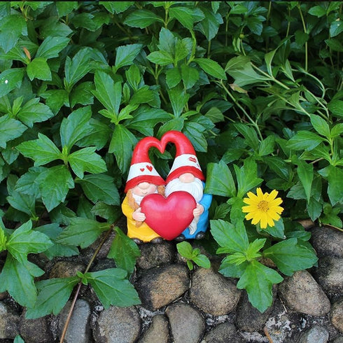 Garden Gnome Outdoor Statues Sweet Couple Gnomes Holding Heart Decor Resin Gnomes Sculptures for Yard Patio Home Lawn Outside Decorations Ornament...