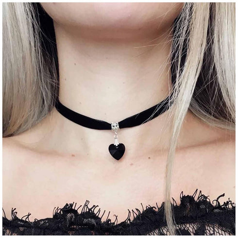 Punk Black Velvet Choker Necklace Love Heart Pendant Necklace Vintage Black Satin Choker Necklace Gothic Retro Leather Collar Necklace Chain Jewel...