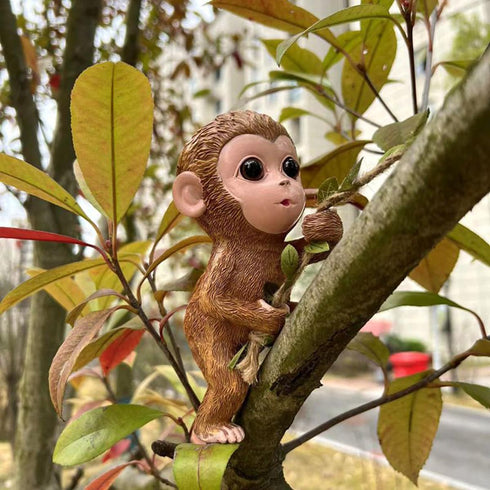 Climbing Monkey Tree Hugger Garden Monkey Statue Resin Animal Sculpture Yard Decor for Outside, Funny Tree Climber Figurine Outdoor Patio Lawn Dec...