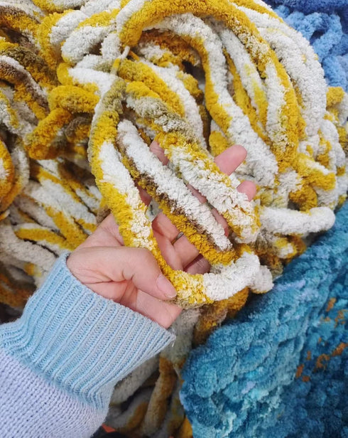 DDL&HEXI Super Chunky Chenille Yarn for Arm Knitting,Blanket Making Kit,Jumbo Knitting Yarn 250g per Bag (500G/17.6OZ/55YARDS, 003)......