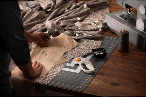 Fiskars 60mm Rotary Cutter for Fabric - Titanium Rotary Cutter Blade - Craft Supplies - Crafts, Sewing, and Quilting Projects - White...