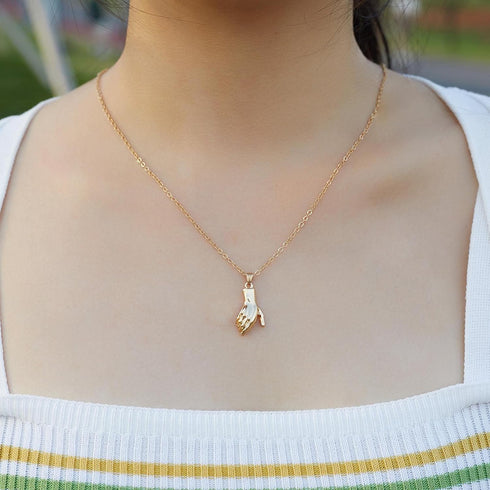Holding Hand Magnetic Necklace Palm Pendant Couple Necklace Detachable Magnet Hand Friendship Necklace Statement Necklace Chain Jewelry for Women ...