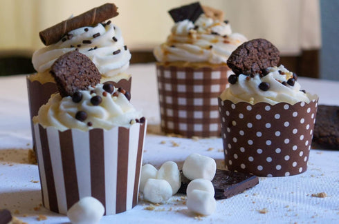 50-Pack Paper Baking Cups, Greaseproof Disposable Cupcake Muffin Liners (Large, Chocolate Brown Polka Dots)...