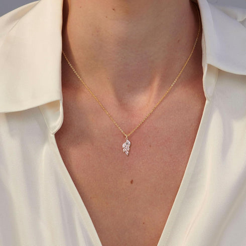 VRIUA Dainty Necklace for Women, Leaf Gold Necklace 14K Gold Plated Simple Gold Necklace Diamond Necklaces for Women Trendy Gold Necklace Jewelry...