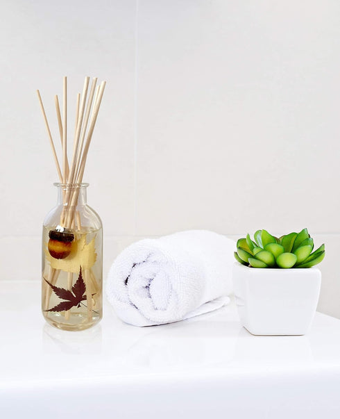 Urban Naturals Autumn Harvest Scented Oil Reed Diffuser | Fall Home Decor with Real Leaves & Botanicals | Creamy Pumpkin Pie, Nutmeg, Maple & Vani...