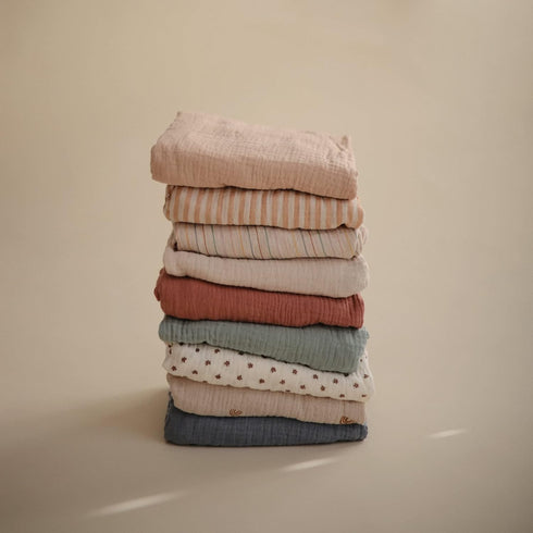 mushie Extra Soft Muslin Fitted Changing Pad Cover (Natural Stripe)...