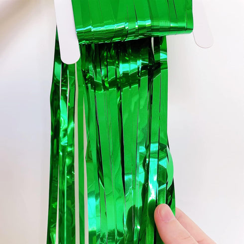 CHRORINE 2pcs 3ft x 8.3ft Green Tinsel Foil Fringe Curtains Streamers Backdrop for Green Birthday Jungle Safari Tropical Party Christmas Decoratio...