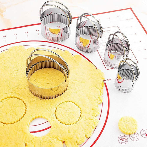 Stainless Steel Biscuit Cutters Set for Baking (5 Pieces) | Fluted Round Cookie Cutters with Handle | Professional Baking Dough Tools...