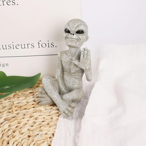 Alien Greetings Earthlings Sitting Statue 4.3" UFO Resin Figurine Decor for Garden Outdoor Space Decoration for Home Desk Indoor...