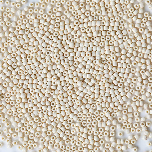 Bala&Fillic Beige Color 4mm Glass Seed Beads About 1400pcs in Box 6/0 Glass Craft Seed Beads for Jewelry Making (Beige, 4mm)...