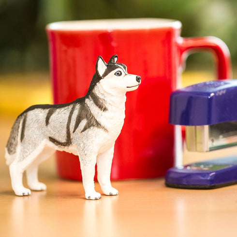Safari Ltd. Siberian Husky Figurine - Detailed 3.25" Plastic Model Figure - Fun Educational Play Toy for Boys, Girls & Kids Ages 3+...