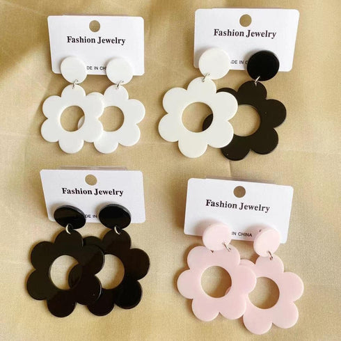 Cute Hollow Flower Dangle Earrings Vintage Resin Flower Daisy Earrings 60S 70S Party Jewelry Mother's Day/Valentien's Day Gift for Women...