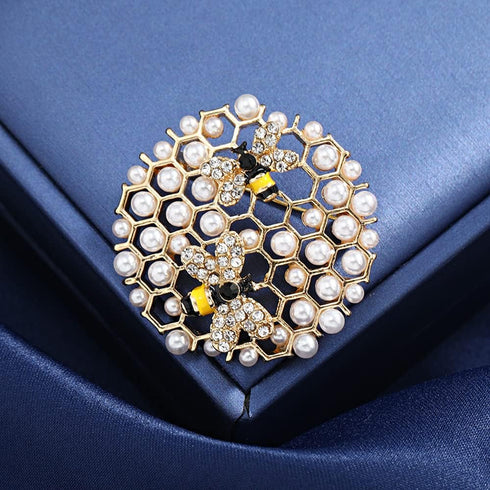 Honeycomb Pearl Rhinestone Brooch Pin for Women Girls Geometric Gold Plated Imitation Pearls Small Bee Animal Lapel Pins Cute Dress Accessories Bi...