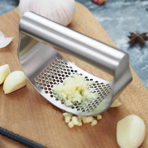GuDoQi Garlic Press Rocker, Stainless Steel Garlic Mincer Garlic Crusher, Garlic Chooper with Peeler and Scraper Brush, Garlic Press with Ergonomi...