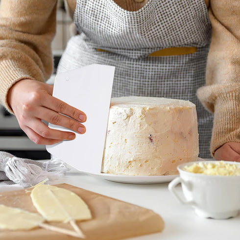 YARNOW Bench Scraper 2 PCS Plastic Dough Scrapers, Multipurpose Food Scrappers, Food- Grade Bench Scrapers for Dough Cake Bread Fondant Icing (Whi...