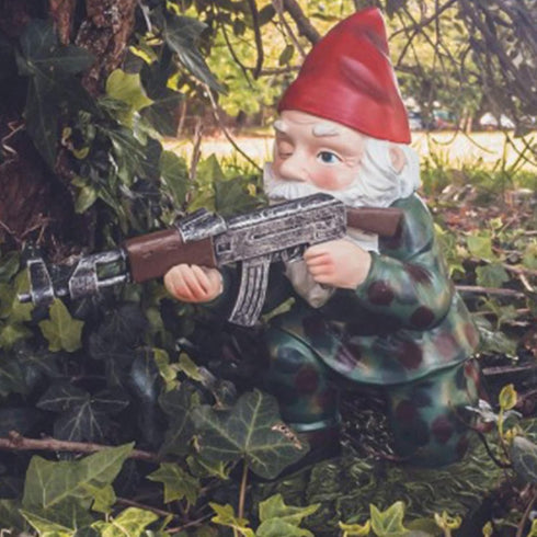 Military Gnomes Funny Army with Guns AK47 Garden Decor Outdoor Statue Figurines Lawn Yard Decoration Resin (B)...
