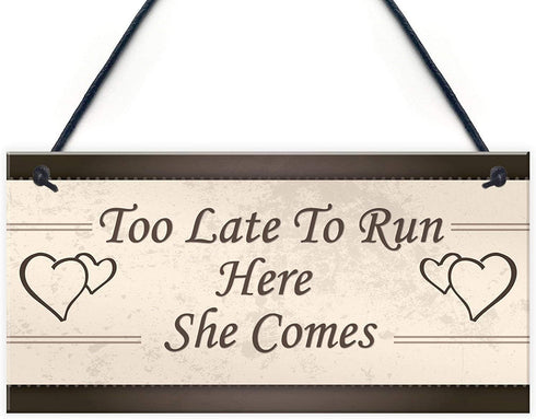 woodsign Too Late to Run Here She Comes Wood Signs Plaque for Wedding Decoration Shabby Chic Bride Groom Reception Gift Mr and Mrs Couple Gifts 12...