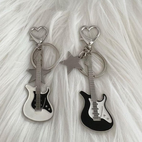Guitar Keychain, Metal Bass Guitar Pendant Key Chain with Mini Pentagram and Heart, Fashionable Unisex Guitar Star Keychain, Y2K Unique Keychain f...
