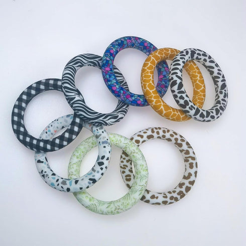 34pcs Silicone Beadable O Rings 65mm Round Silicone Loop with 2 Hole Hollow Silicon Ring Beads to Make Key Chain Beads for Bracelet Necklace Conne...