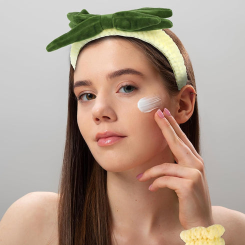 4 PCS Pineapple Face Wash Headband and Wristband Set, Creative Fuzzy Skincare Headbands Coral Fleece Hair Costume Accessories for Women Girls Wash...
