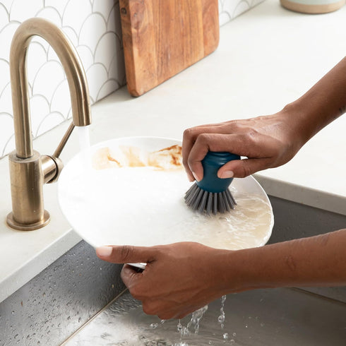 Full Circle Clean Ocean Palm Brush for Dishes, pots & pans. Ergonomic Grip. Made out of 100% Recycled Fishing Nets. Dishwasher Safe...