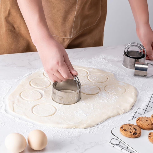 Biscuit Cutter Set Round Cookie Cutters with Handle 5 Pieces Stainless Steel Circle Professional Baking Dough Tools for Cake...