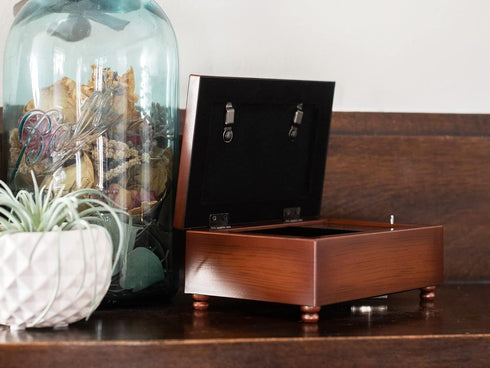 Cottage Garden Sister Ribbon Woodgrain Rope Trim Petite Music Box Plays That's What Friends are for...