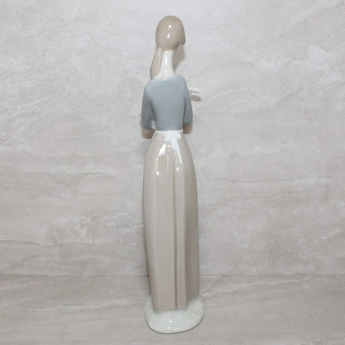 Lladro Figurine 4505 Girl with Lamb...