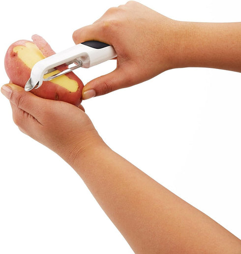 Zyliss SmoothGlide Swivel Peeler for Fruit & Vegetable - Stainless Steel Peeler - Perfect for Potato, Cucumber, Carrot, Apple, Orange, Tomatoes, &...