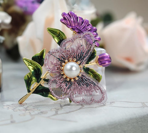 Gyn&Joy Butterfly Brooches Embroidered Wings Enamel Daisy Flower Brooch Pin For Women...