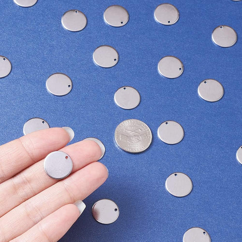 KISSITTY 100-Piece 5/9" Diameter (15mm) Blank Stainless Steel Stamping Tag Charms Stamping Blanks Smooth Polished Flat Round Disc Pendants 18 Gaug...