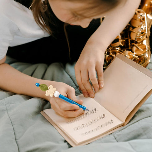 Craftdady 32Pcs Tulip Butterfly Leaf Silicone Focal Beads Spring Theme Flower Beads Keychain Making Kit with Nylon Cord for Crafts DIY Beadable Pe...