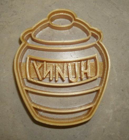 HONEY HUNNY POT WINNIE THE POOH CARTOON MOVIE BOOK COOKIE CUTTER MADE IN USA PR797...