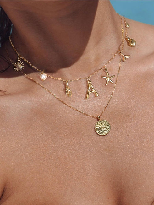 Charm Initial Necklace for Women,Dainty Gold Summer Seashell Letter Necklace Chunky Gold Starfish Necklace Boho Initial Choker Necklaces for Women...