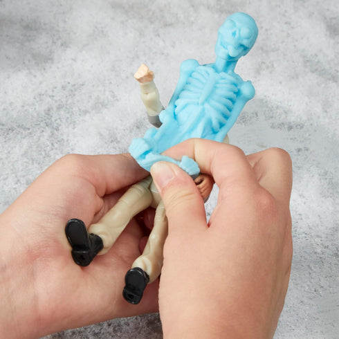 GHOSTBUSTERS Fright Features Phoebe Spengler Action Figure with Ecto-Stretch Tech Bonesy Ghost Toy Accessory, Toys for Kids Ages 4+...