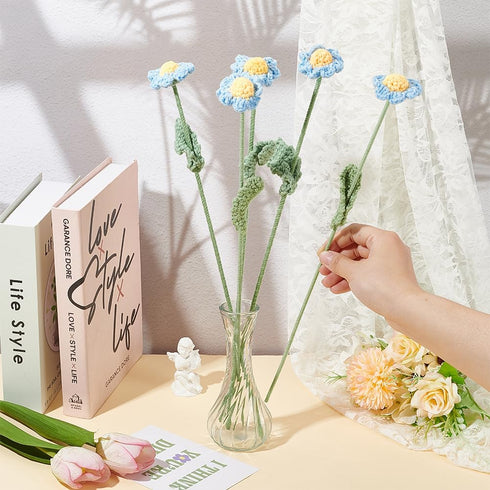 FINGERINSPIRE 5 pcs Handmade Crochet Daisy Flower Light Sky Blue Artificial Daisy Bouquet Knitted Cotton Artificial Flowers with Iron Wire Crochet...