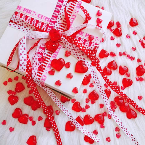700 Pcs 2 Sizes Red Acrylic Hearts Charms Crystal Heart Shaped Diamond Gems Valentines Decorative Heart Gems for Valentine's Day Wedding Anniversa...