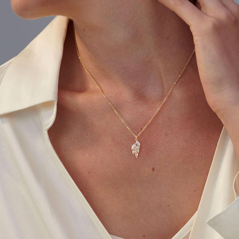 VRIUA Dainty Necklace for Women, Leaf Gold Necklace 14K Gold Plated Simple Gold Necklace Diamond Necklaces for Women Trendy Gold Necklace Jewelry...