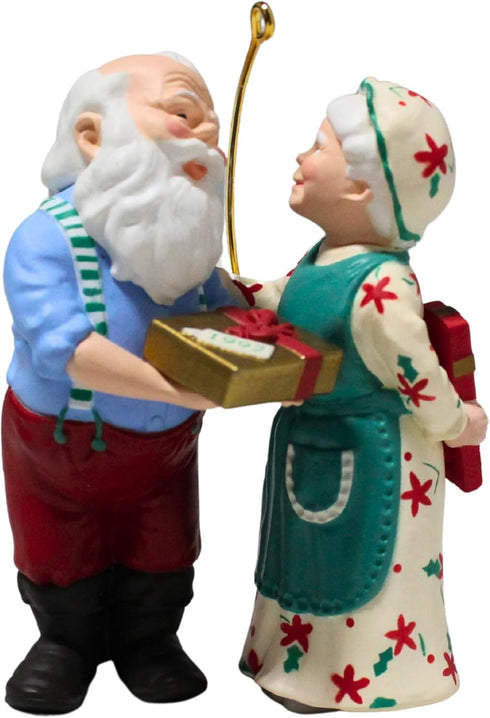 Hallmark Keepsake Ornament Gift Exchange Mr. and Mrs. Claus 1992 QX4294...
