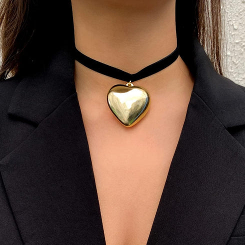 Velvet Choker Necklace, Heart-shaped Pendant Necklace Jewelry Gift for Women...