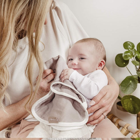 WeeSprout Unisex Organic Towel Cotton Burp Cloths, Set of 4, Four Ultra-Absorbent Layers Keep Clothes Dry, Button Transforms into Baby Bib, Machin...