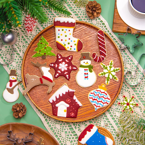 KALAIEN 18Pcs Christmas Cookie Cutters, Holiday Cookie Cutter Sets, Reindeer, Snowflake, Christmas Tree, Gingerbread Man, Santa, Bell...